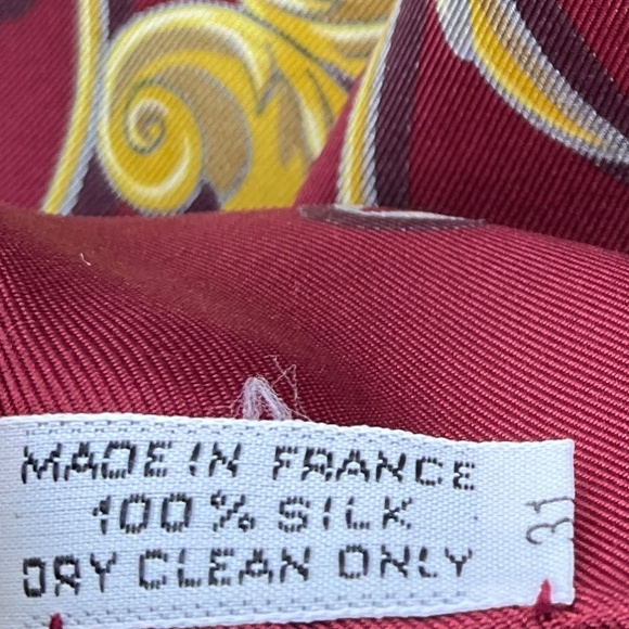 HERMES BURGUNDY / GOLD MULTI DIES ET HORE PRINT SQUARE SILK TWILL SCARF - Picture 5 of 9